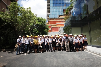 STUDENT VISIT TO MAHANAKHON